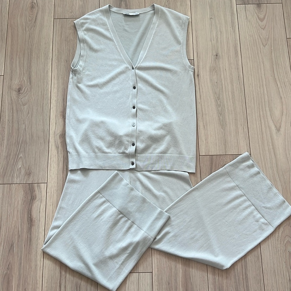 Zara Light Gray Sleeveless Cardigan and Pants Set